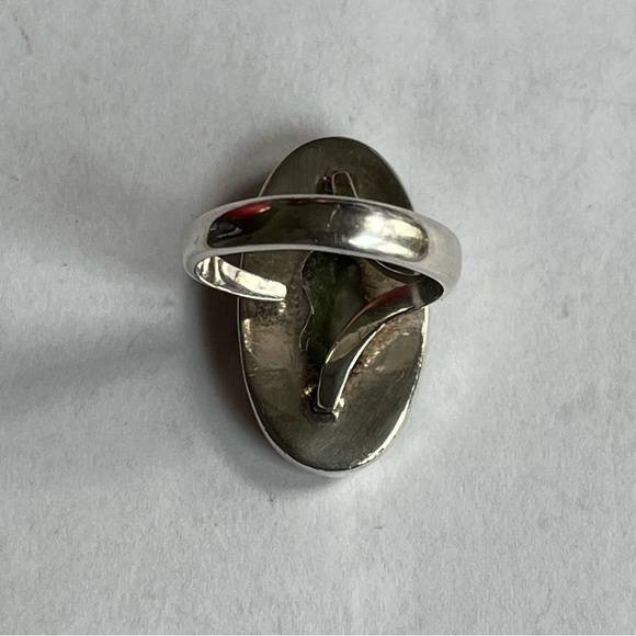 Vintage Sterling Silver Green Cabochon Ring size 8 (adjustable) - Picture 5 of 6